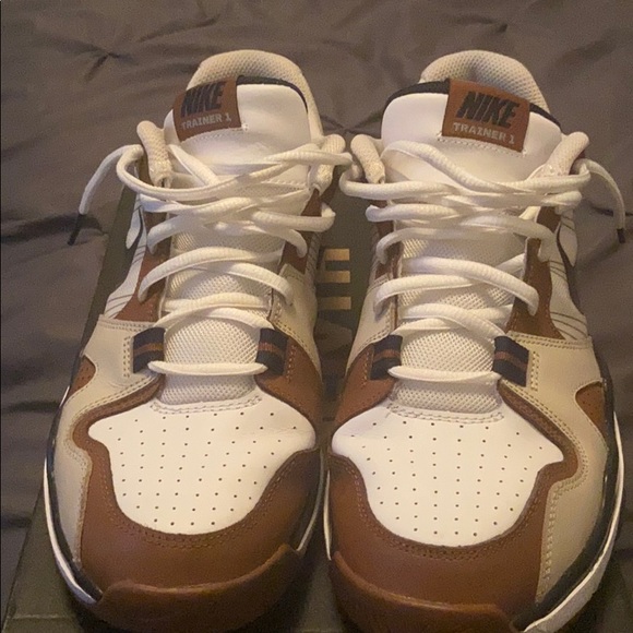 Tennis - Picture 2 of 4